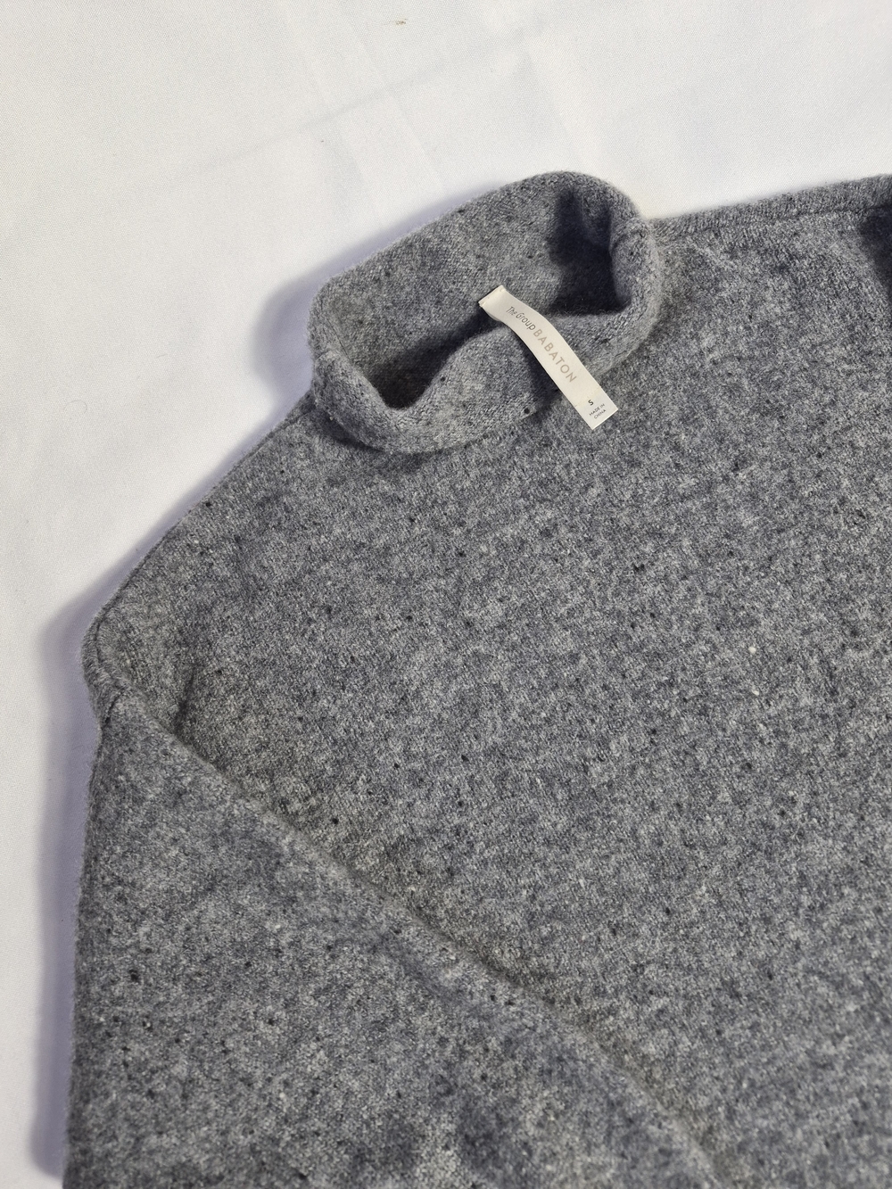 Aritzia  Babaton Luxe Cashmere Roll neck fishermen wide drop sleeves sz S new